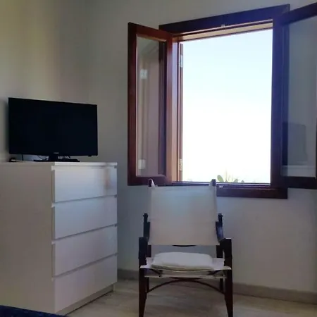 Dom wakacyjny Spacious House In With Terrace And Garden