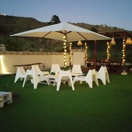 Vakantiehuis Spacious House In With Terrace And Garden