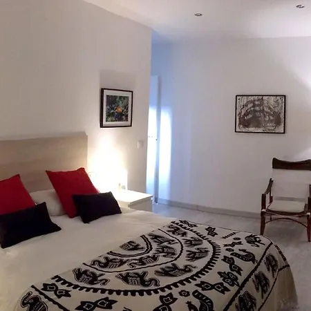 Vakantiehuis Spacious House In With Terrace And Garden *