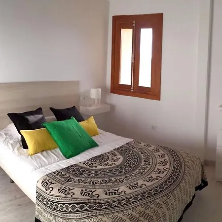 Spacious House In With Terrace And Garden Semesterbostad