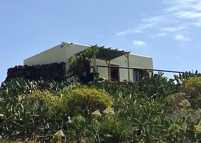 Casa vacanze Spacious House In With Terrace And Garden